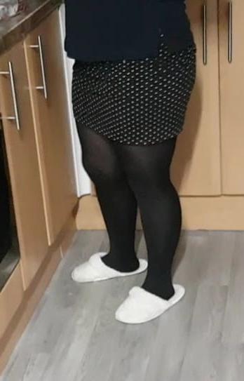 25P Sexy MILFs and GILFs wearing tights 10