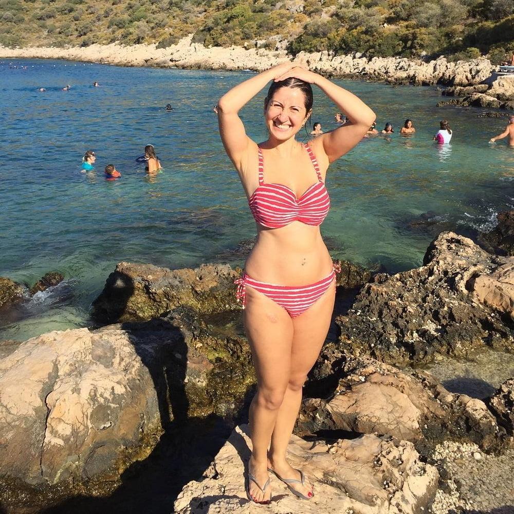 25P Warm Up With These Bikini MILFS pt. 12