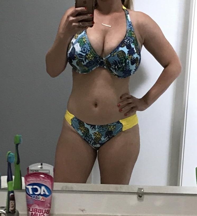 25P Warm Up With These Bikini MILFS pt. 12