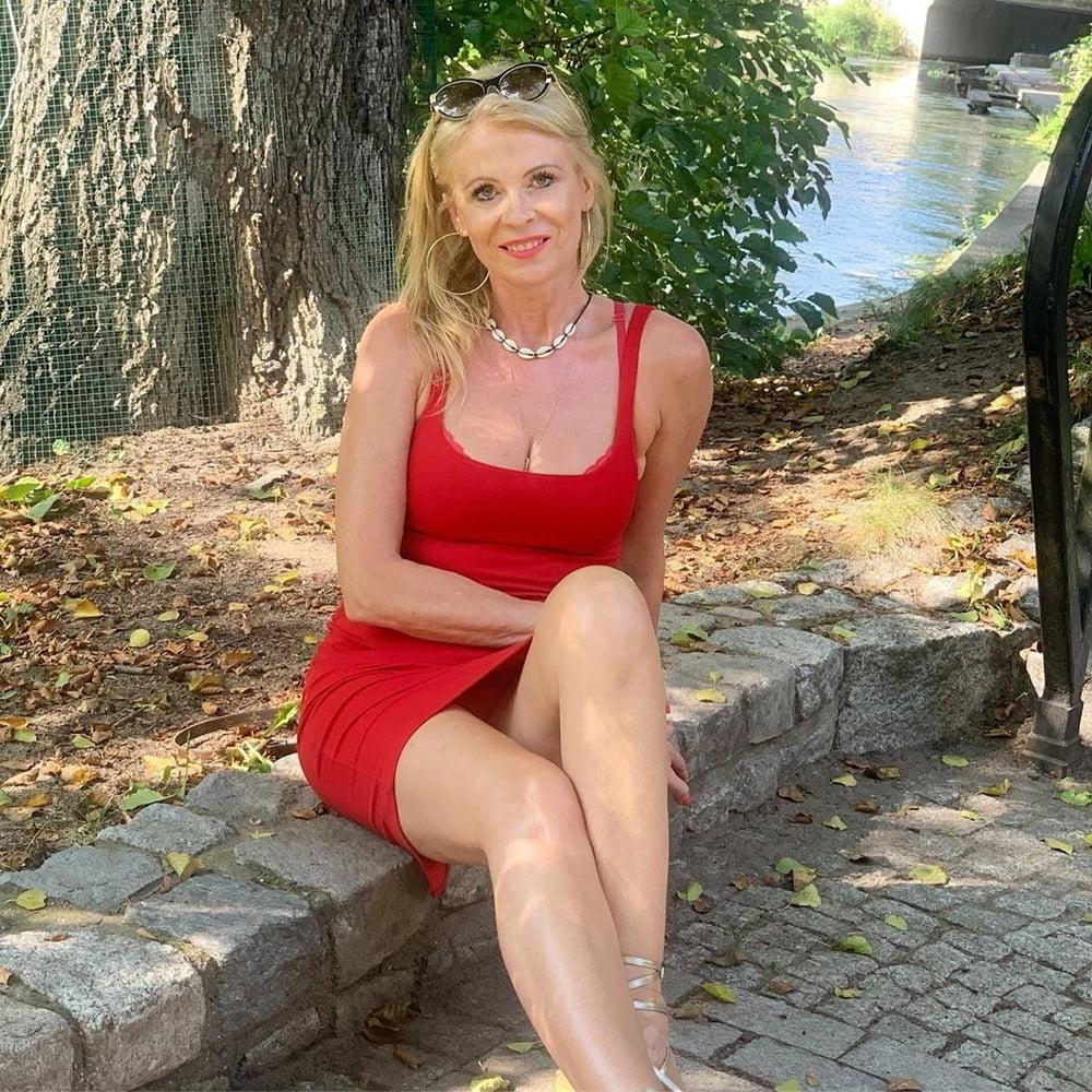7P Sexy Milf