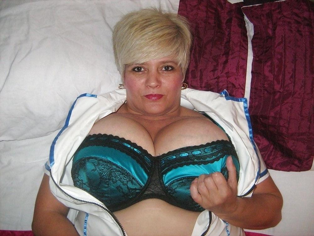 25P Hottest Web Milfs Vol.1