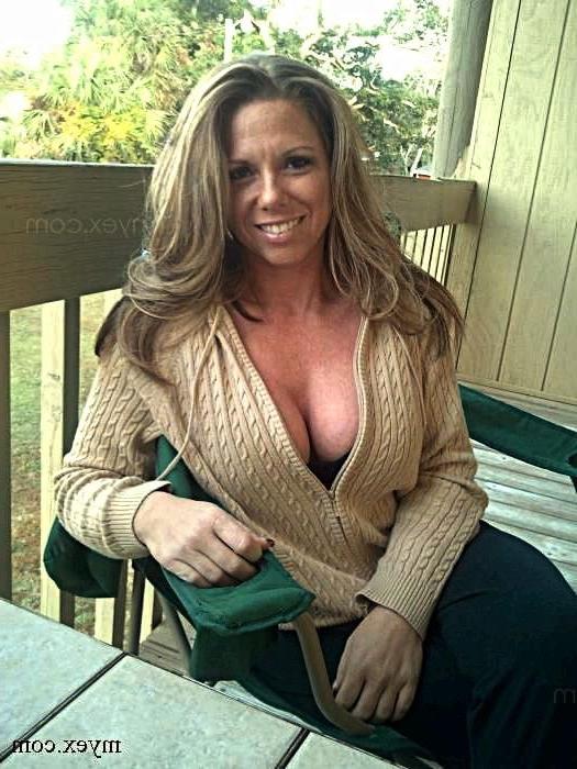 25P Hottest Web Milfs Vol.1