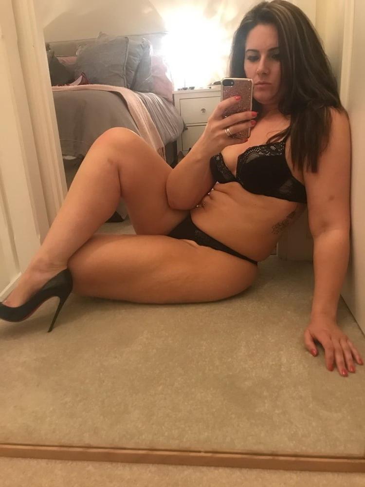 25P Hottest Web Milfs Vol.1