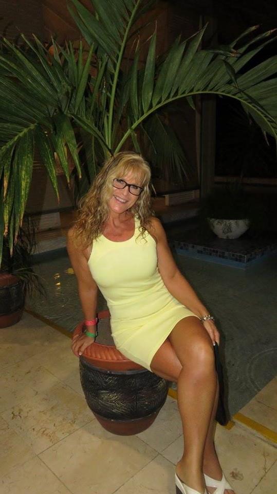 10P 51 years old fit milf Chantal