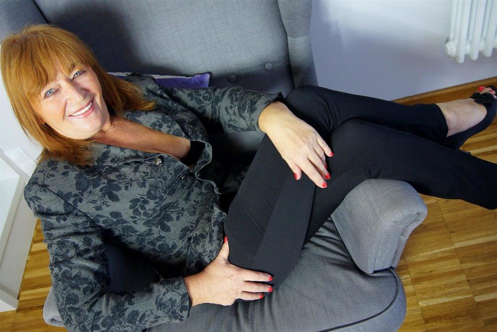 18P redhead milf