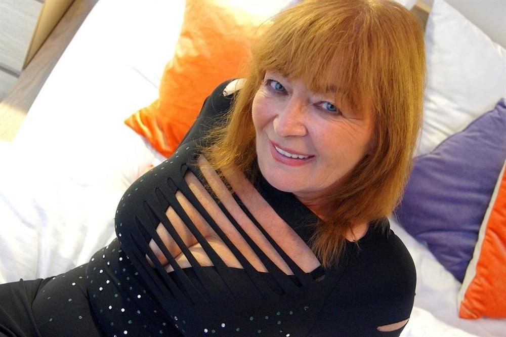 18P redhead milf