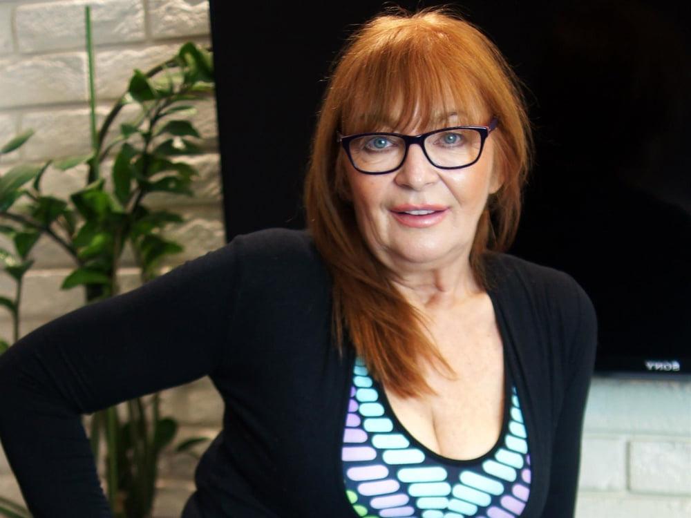 18P redhead milf