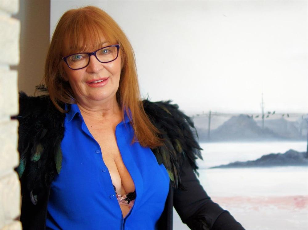 18P redhead milf