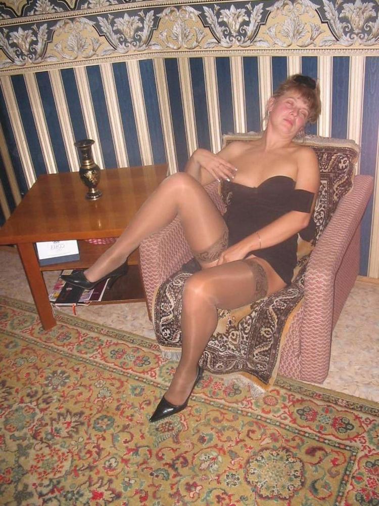 25P amateur brunette 5989