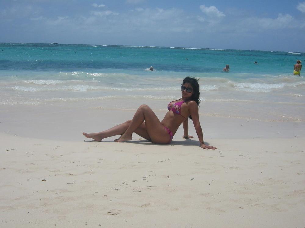 25P Warm Up With These Bikini Milfs Pt. 11