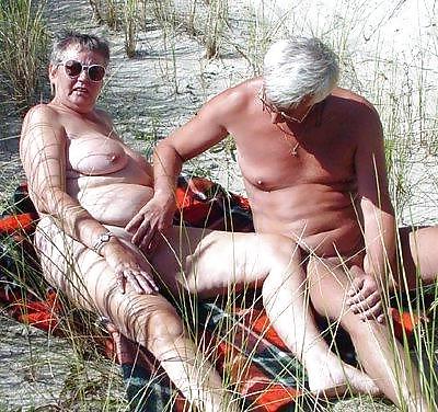 20P Naked couple 47.