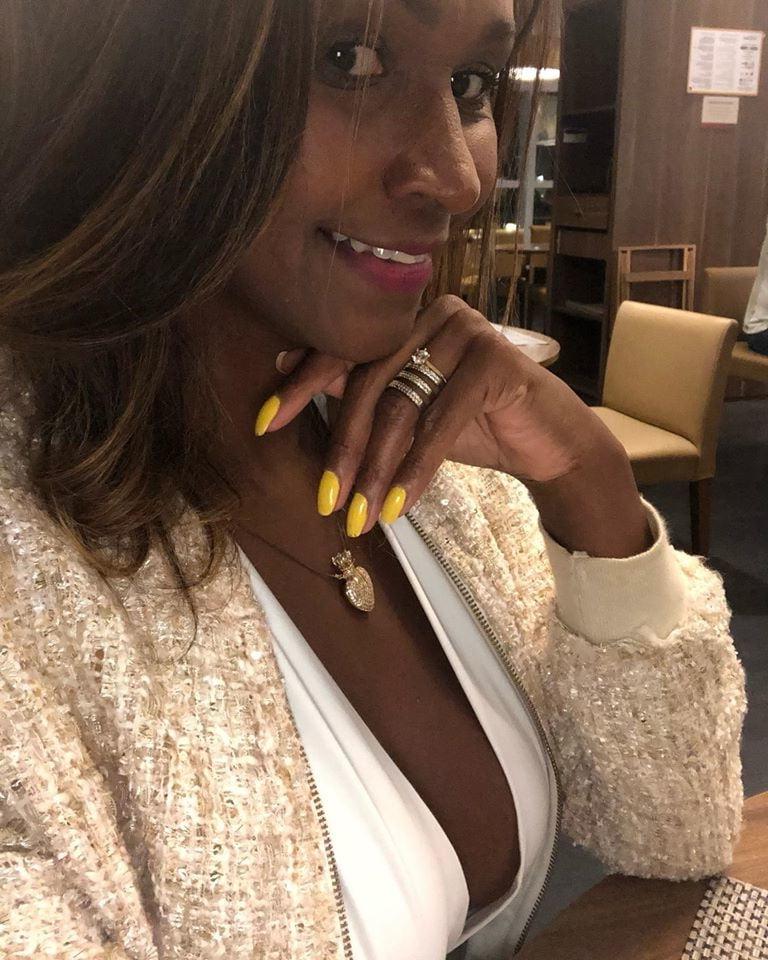 11P Pretty Black Milf 48yo