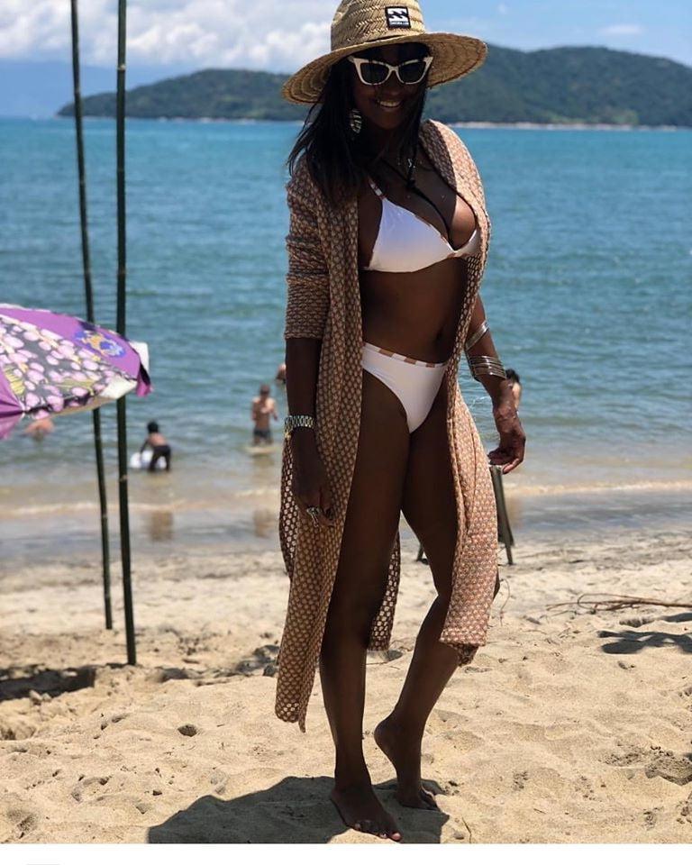 11P Pretty Black Milf 48yo