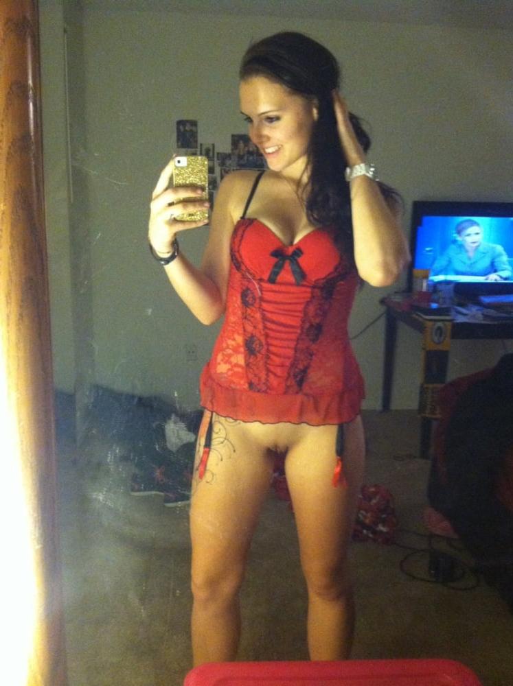 25P MILF Selfie