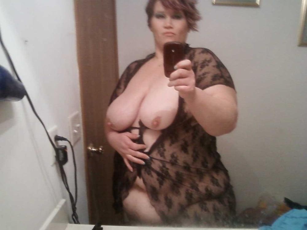 25P MILF Selfie
