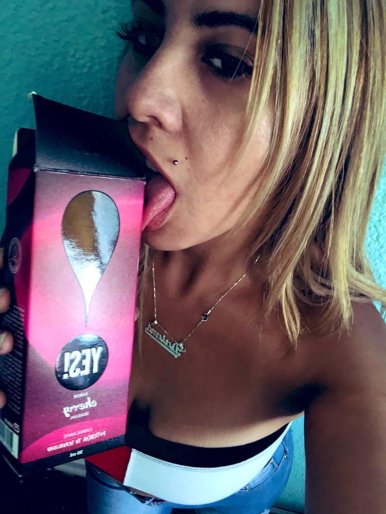 25P Filthy Milf loves spreading her asshole