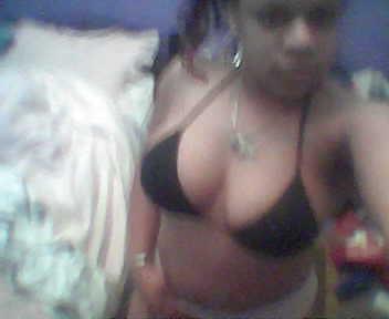 9P Cracking ebony teen