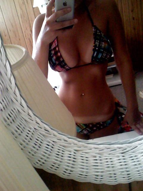 25P Amateur teen selfshot