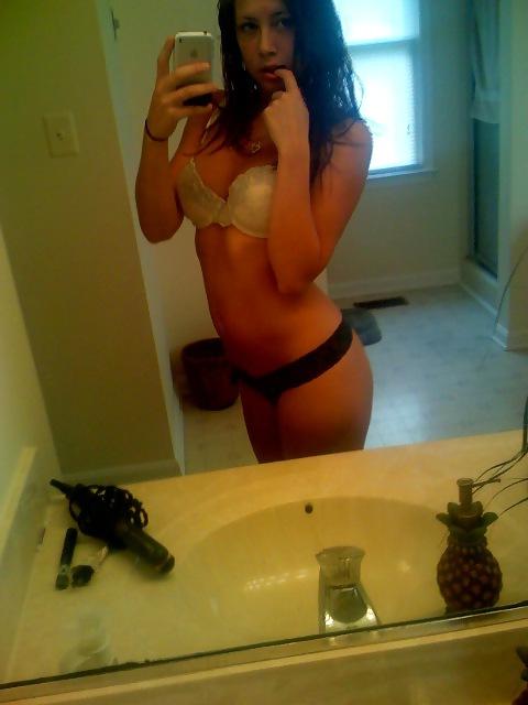 25P Amateur teen selfshot