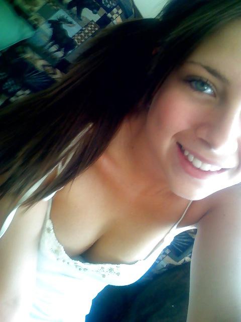 25P Amateur teen selfshot