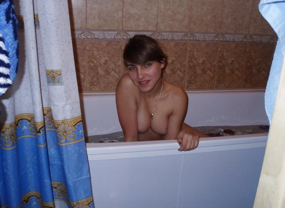 10P Amateur Teen Brunette taking a Bath