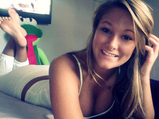 25P Awesome Amateur Teen Feet Part XXV