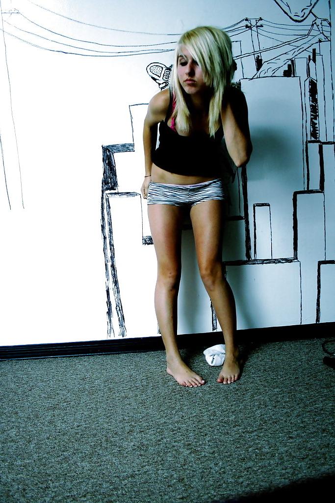25P Awesome Amateur Teen Feet Part XXV