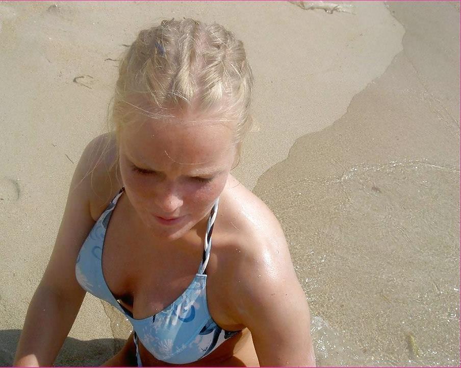 25P Amateur teen Caroline from Holland facebookgirlfriend