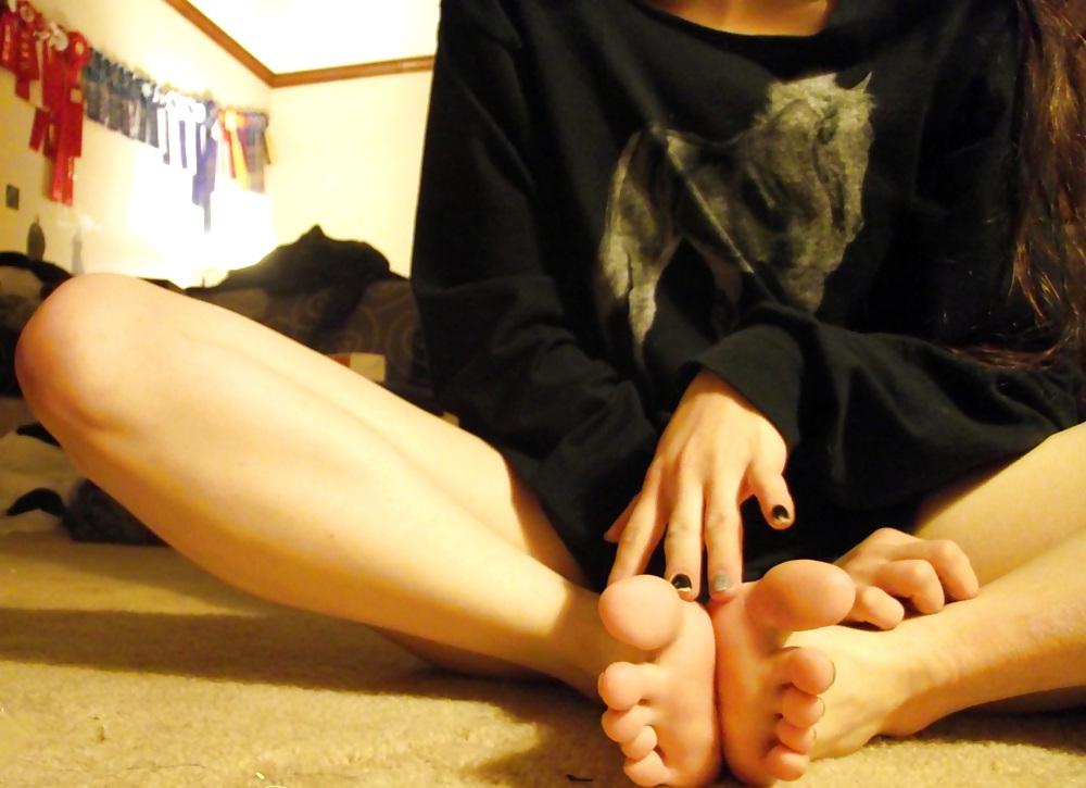 25P Awesome Amateur Teen Feet Part XIV