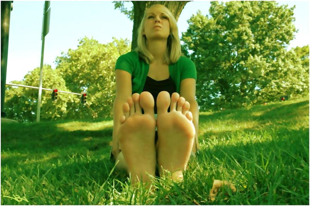 25P Awesome Amateur Teen Feet Part XIV
