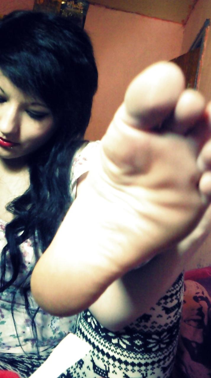 25P Awesome Amateur Teen Feet Part XIV
