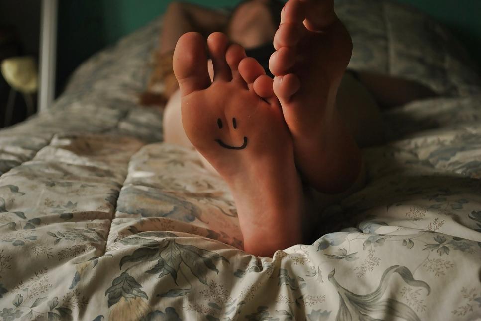 25P Awesome Amateur Teen Feet Part XVII