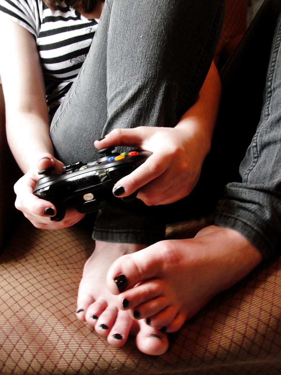 25P Awesome Amateur Teen Feet Part XVII