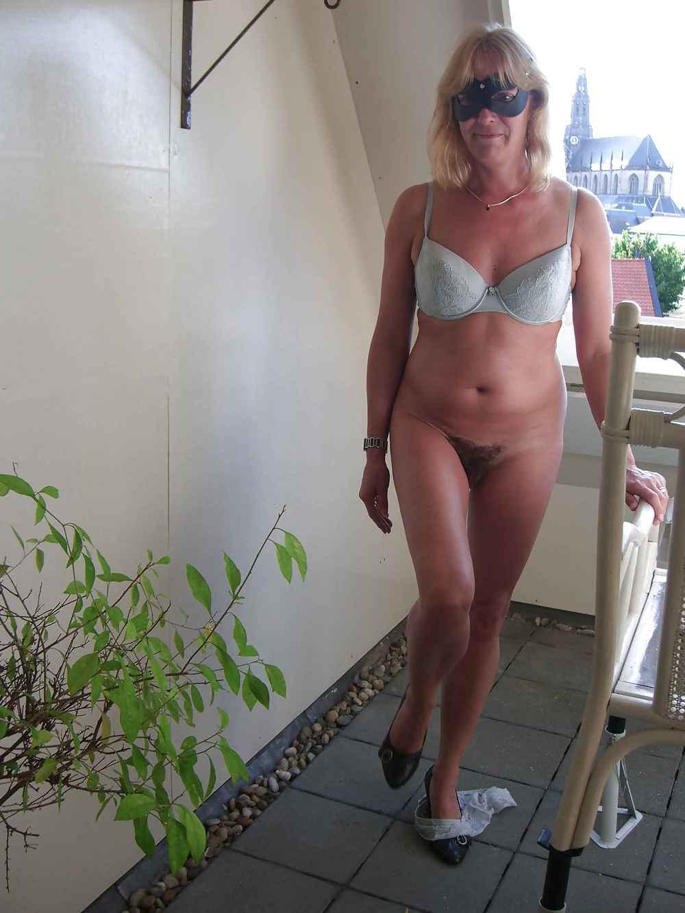 7P Amateur Milf and her hairy pussy 