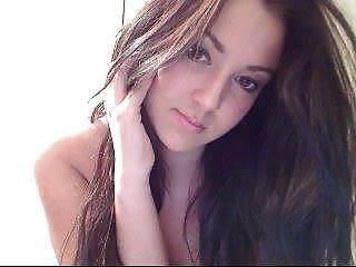 20P Cute amateur teen webcam pics!