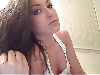 20P Cute amateur teen webcam pics!