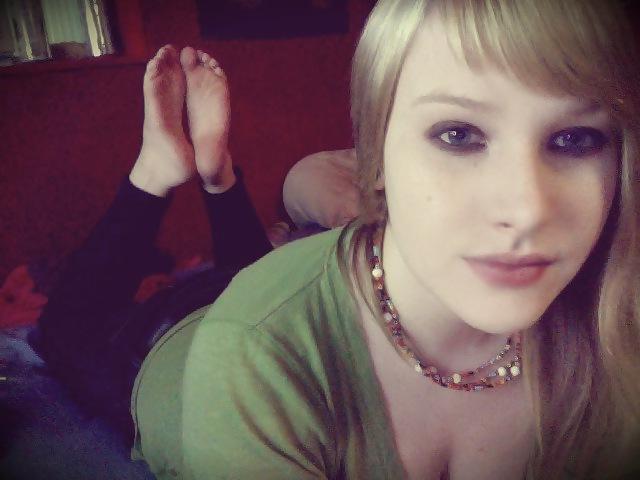 25P Awesome Amateur Teen Feet Part XXIV