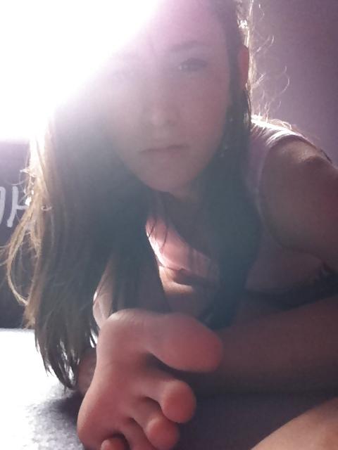 25P Awesome Amateur Teen Feet Part XXIV
