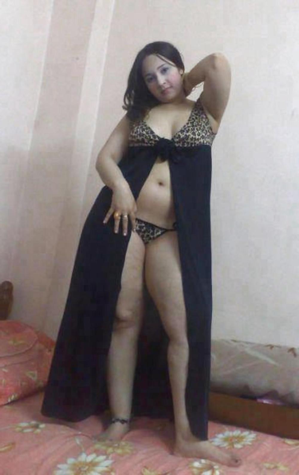 25P Arab Friend's Wife Arifa
