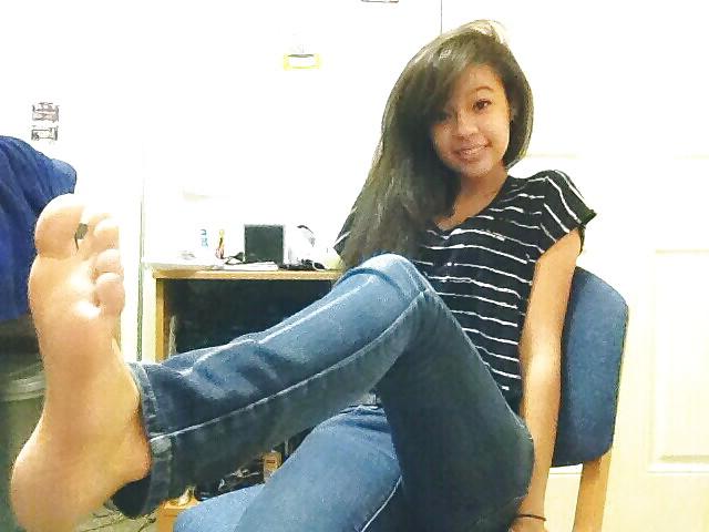 10P Amateur teen feet soles