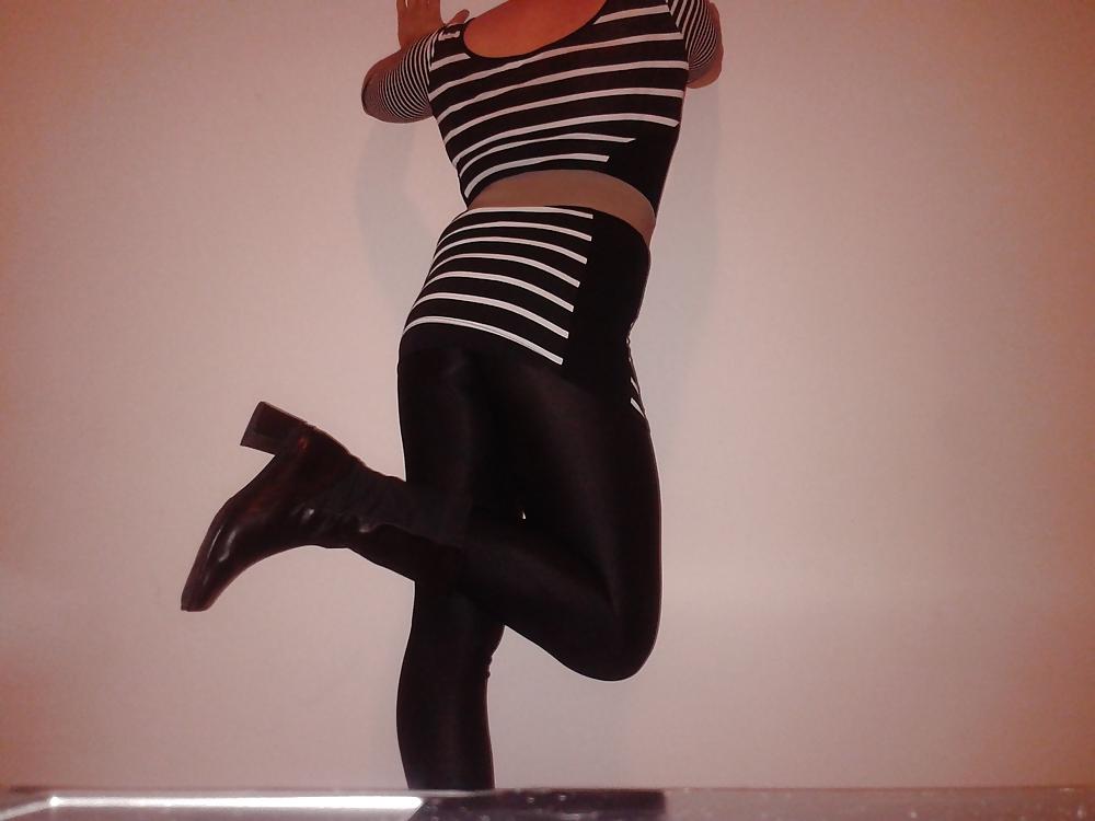 12P Amateur teen Showiing ass to you