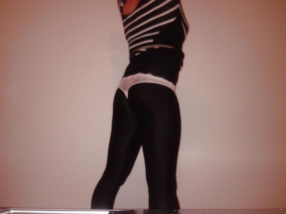 12P Amateur teen Showiing ass to you