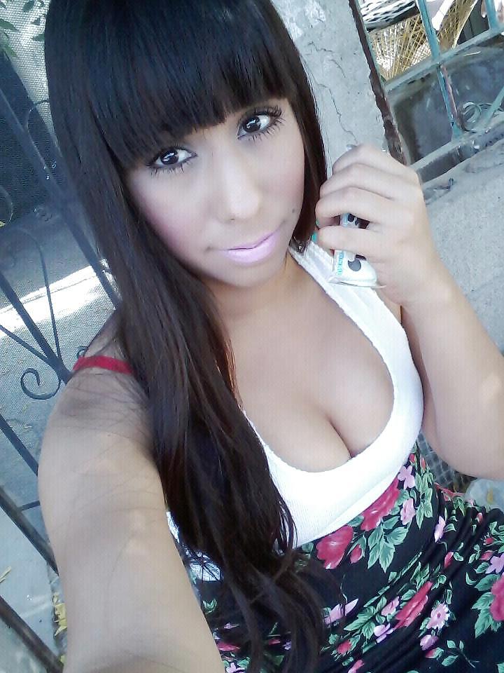 25P Amateur Teen boobs 
