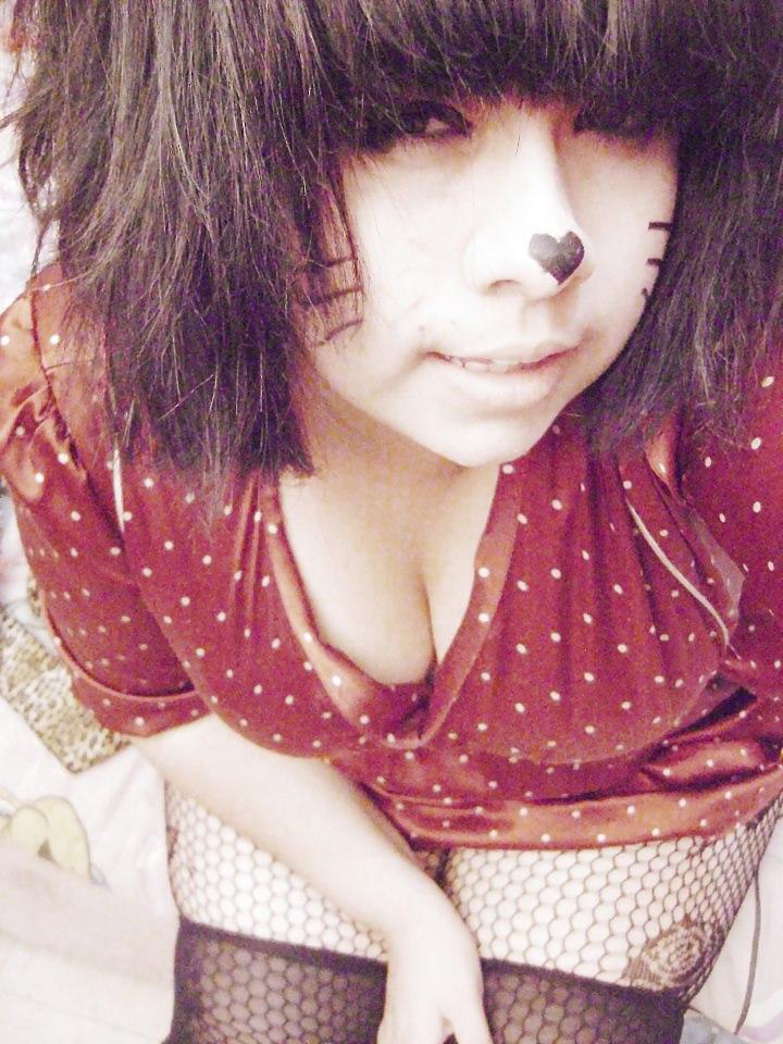 25P Amateur Teen boobs 