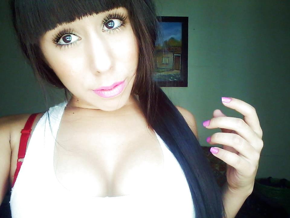 25P Amateur Teen boobs 