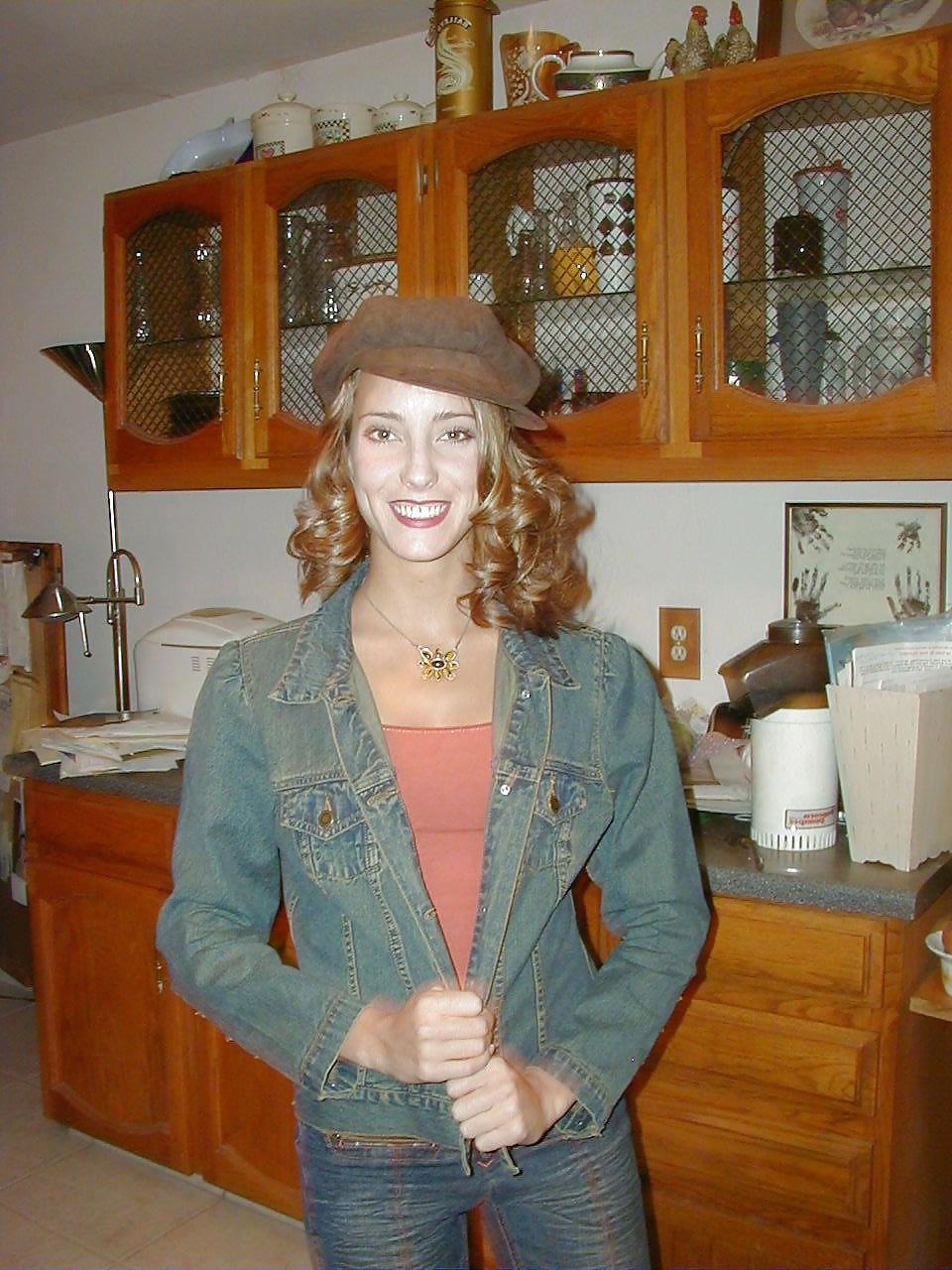 25P Amateur Teen Sharon