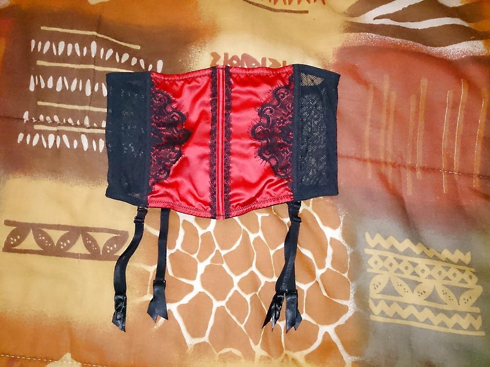 12P Best of  belle mere: sous vetements,pieds  2