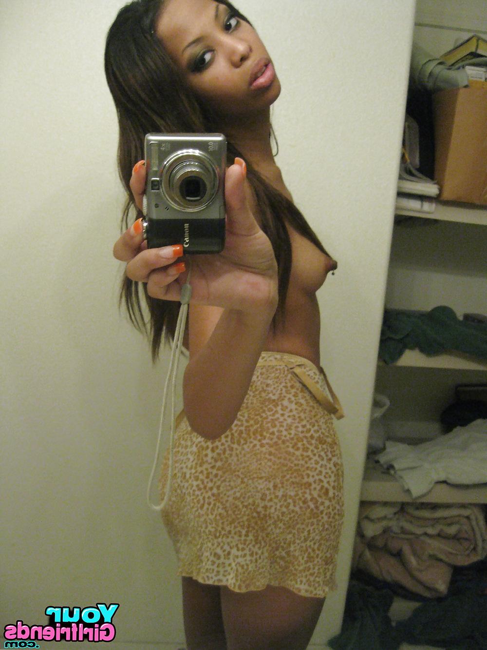19P Ebony amateur teen selfshot