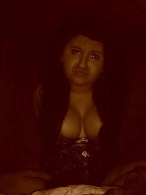 6P British Amateur Teen Cleavage 