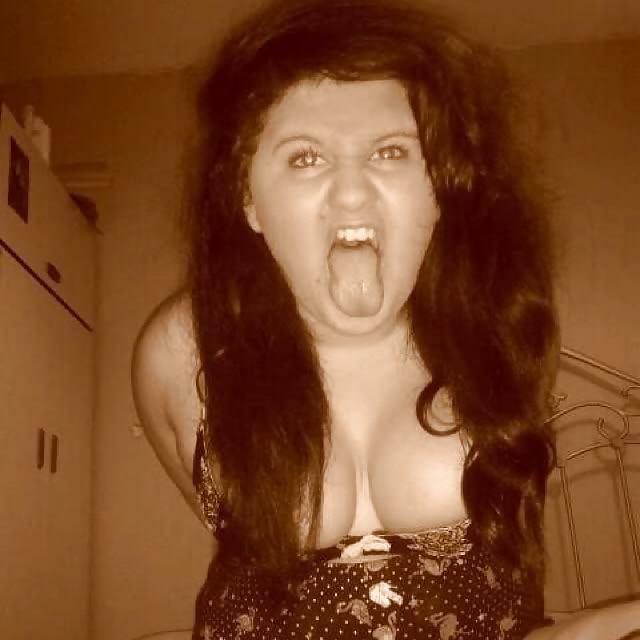 6P British Amateur Teen Cleavage 